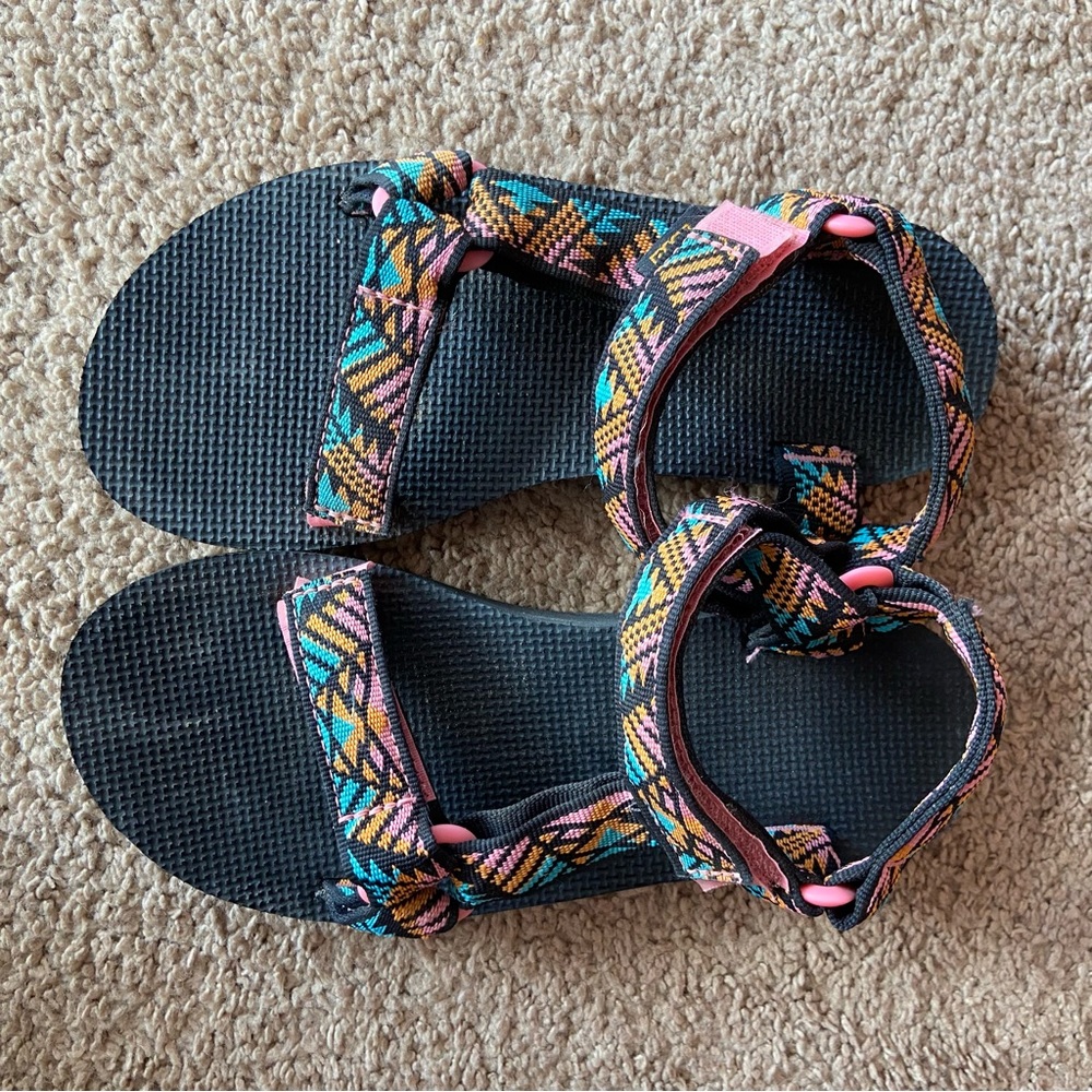 Pink Lemonade Boomerang pattern Tevas